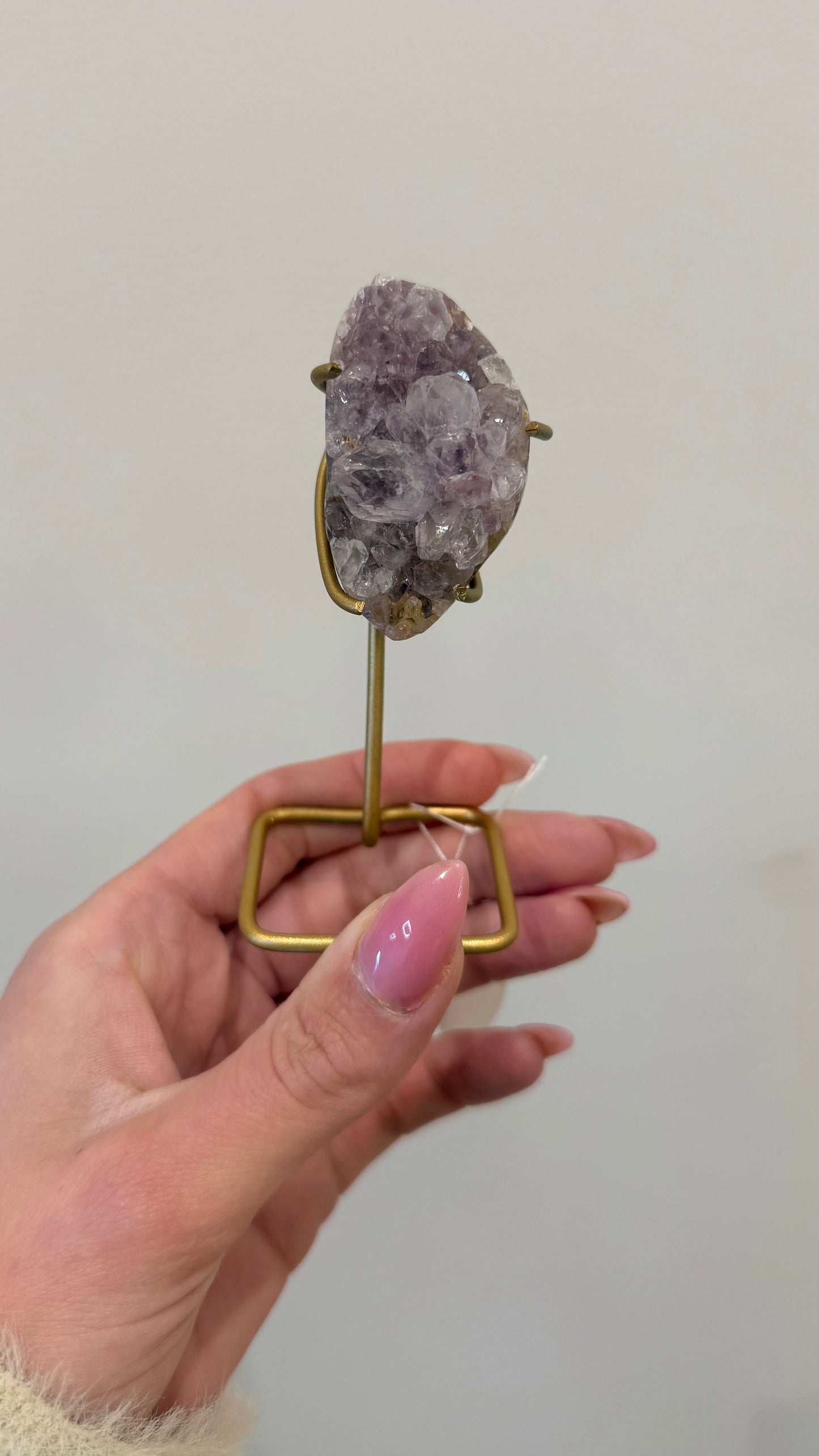 Roze amethist op gouden standaard A kwaliteit