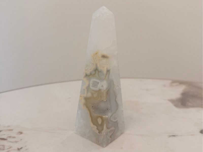 Agaat obelisk met druzy