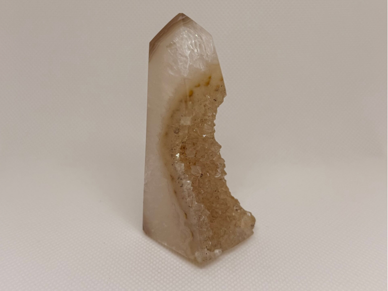 Agaat Obelisk met Druzy