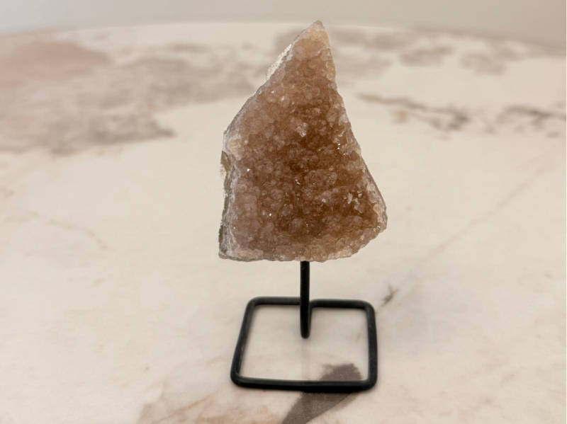 Roze amethist op standaard