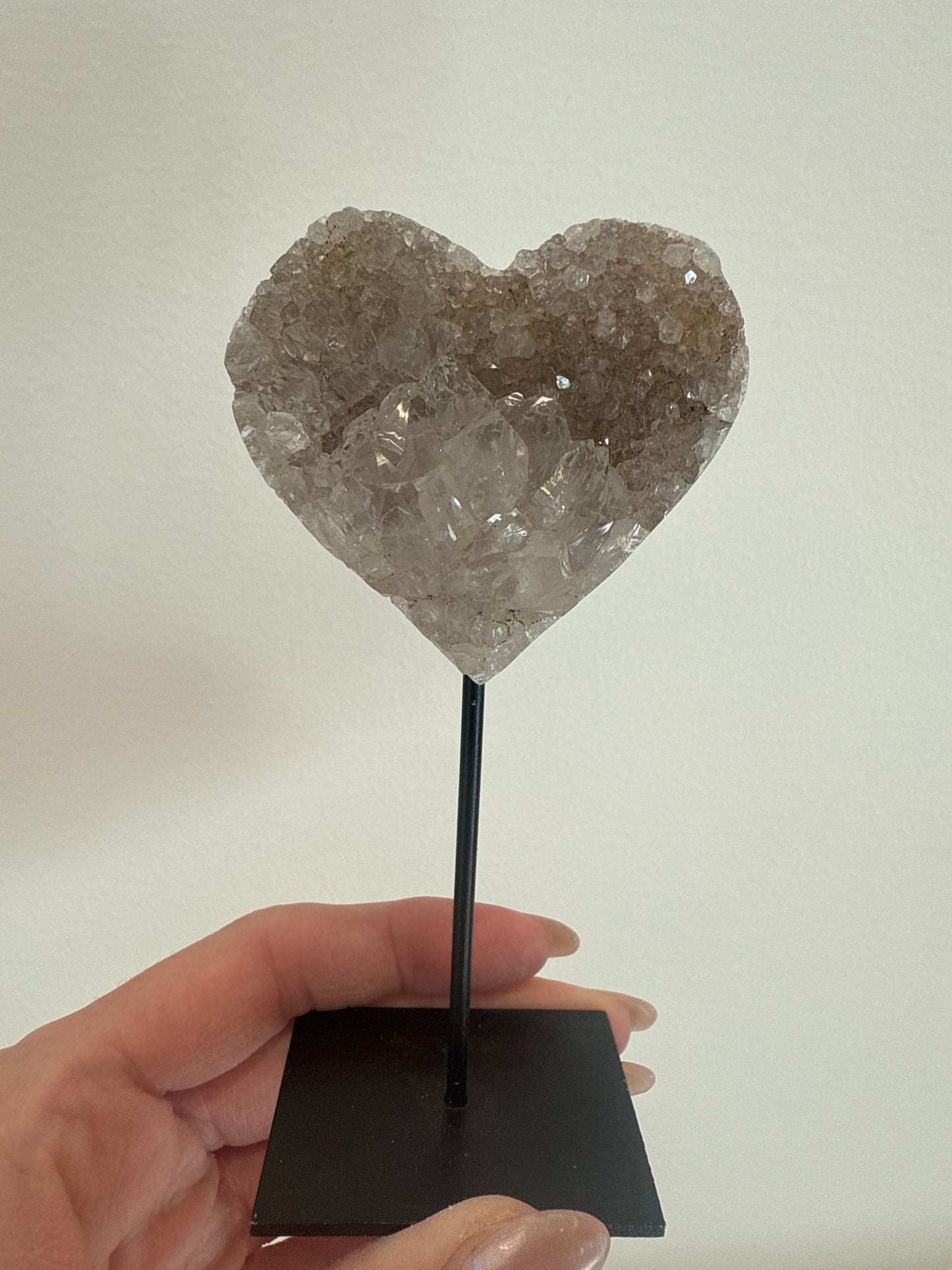 Druzy bergkristal hart op standaard