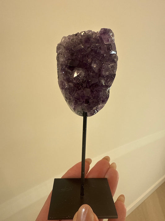 Amethist op standaard met druzy