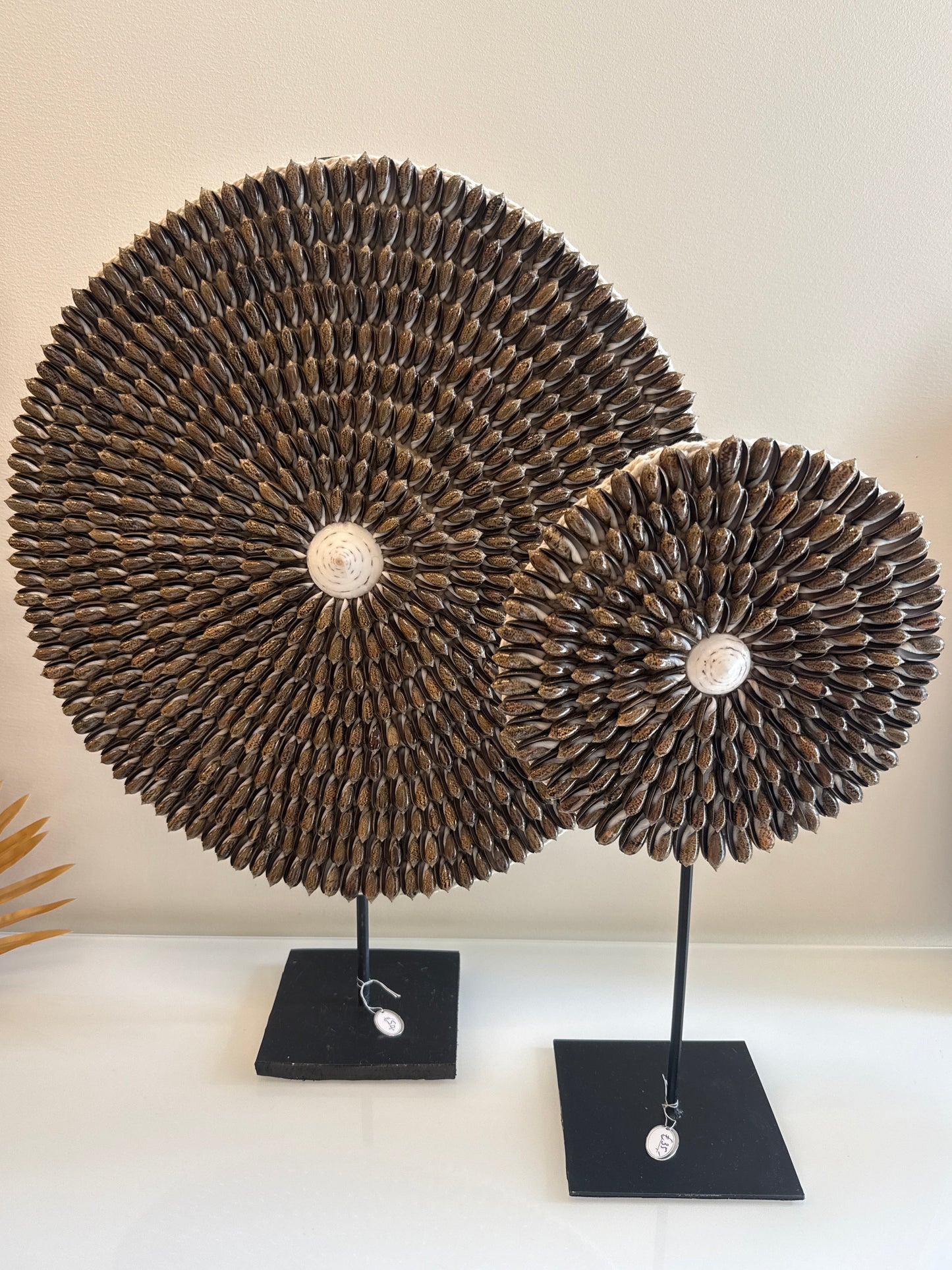 Schelpen ornament op standaard