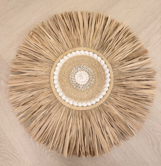 Raffia met schelpen wanddecoratie
