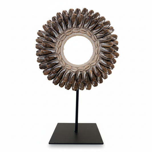 Bruine schelpen op standaard