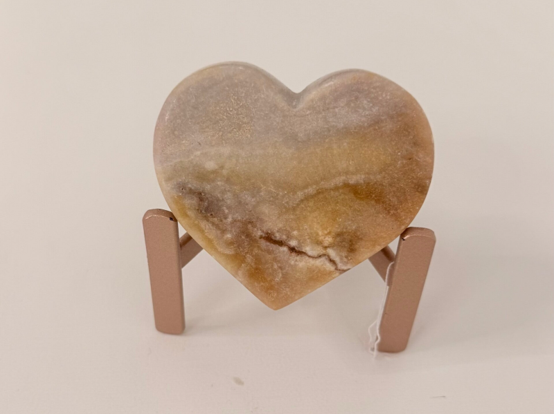 Roze amethist hart op rosé standaard