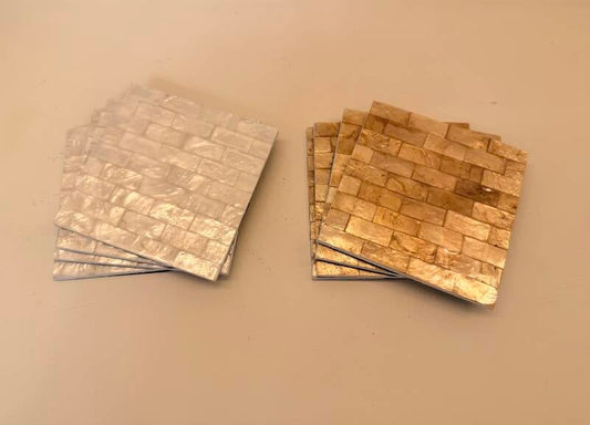 Set van 4 onderzetters parelmoer wit/goud